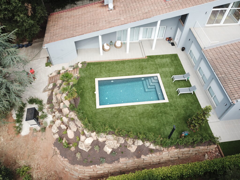 Jardines con piscina