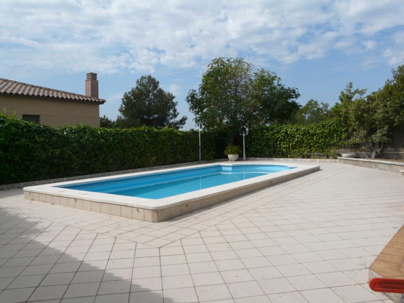 Antes — De entorno de piscina a zona exterior completa