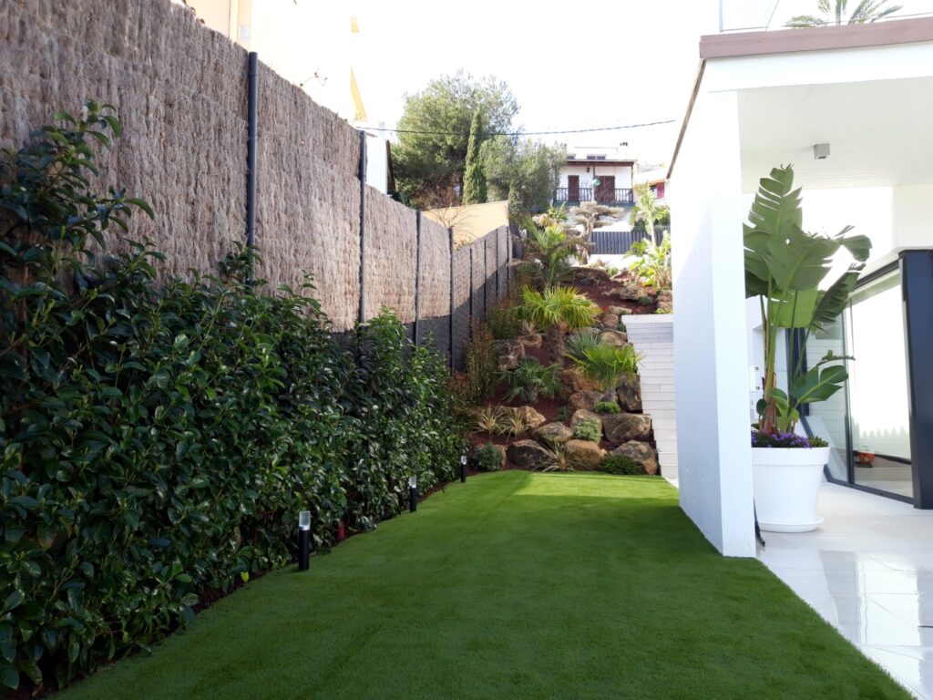 Jardín espectacular con desnivel en Sitges