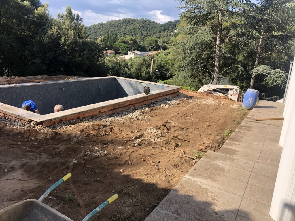 Jardín con fuerte pendiente en Matadepera